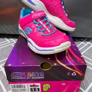 GIRLS LIGHT UP SHOES